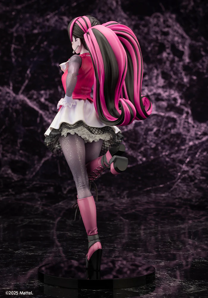 MONSTER HIGH™ Draculaura™ BISHOUJO STATUE - Image 4